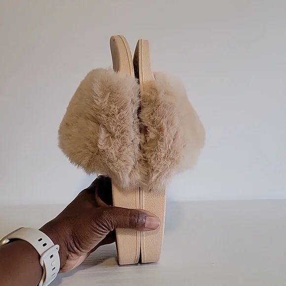 Pure Barre Fuzzy Fur Champagne Blush Slide Sandal Sz 8/9 (Mismatch) - Picture 6 of 13